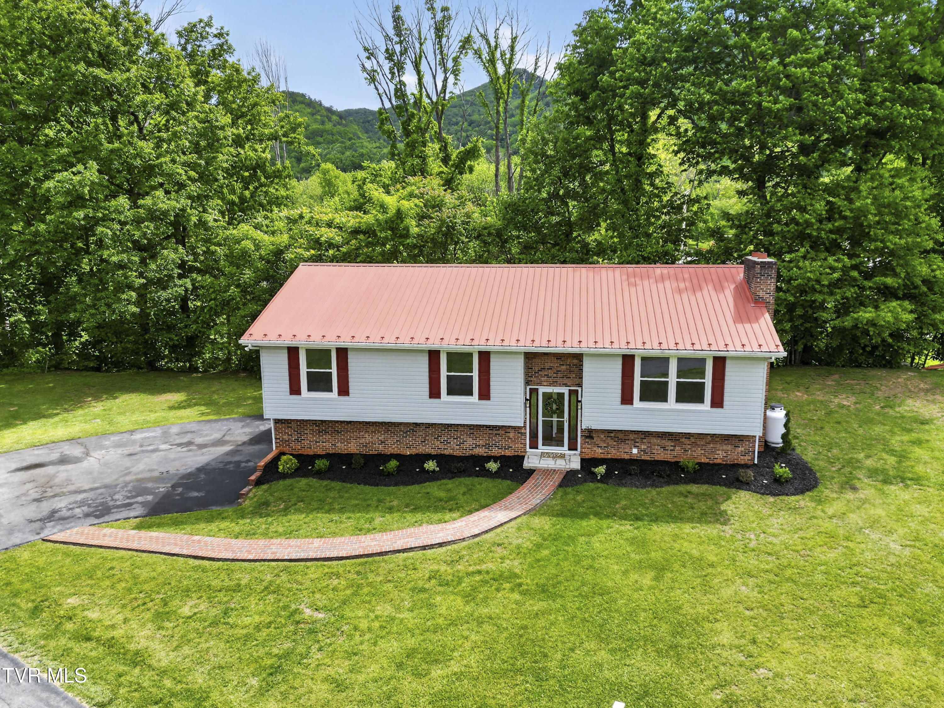 142 Backer Lane Damascus, VA 24236 - Photo 1 of 67 142-Backer-Ln-Damascus-VA Cynthia-Routon