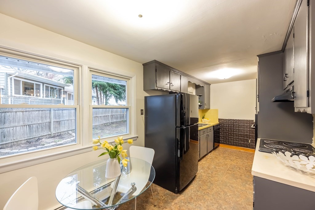 89 Chandler Road Andover, MA 01810 - Photo 8 of 22 Gallery Image 8