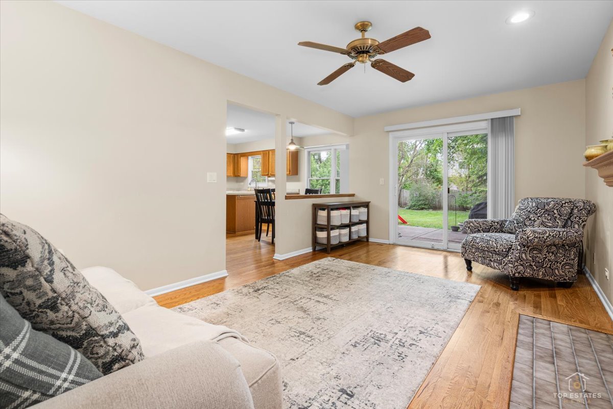 705 Gregor Lane Wheeling, IL 60090 - Photo 8 of 28