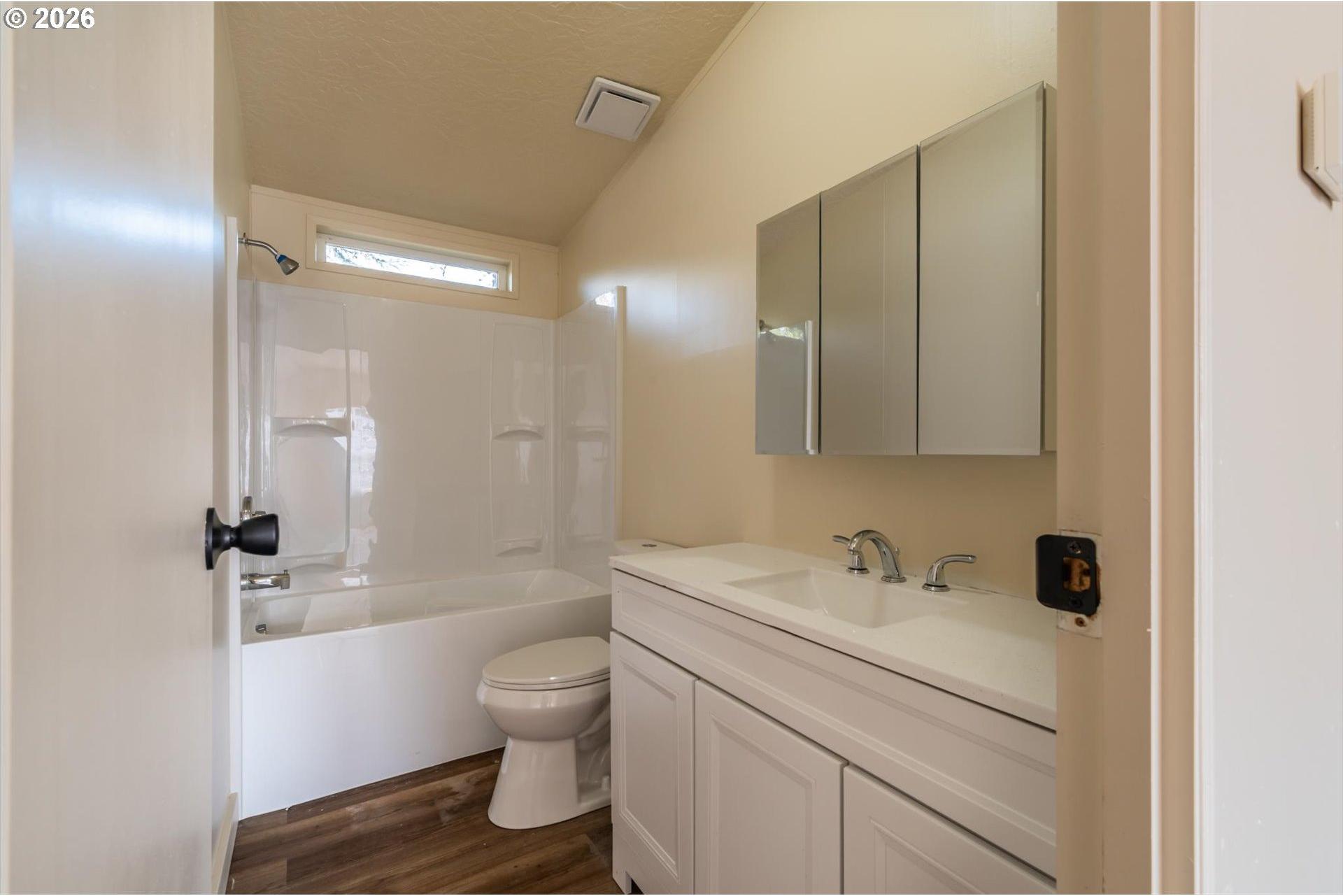 63583 Grand Road Coos Bay, OR 97420 - Photo 10 of 24 Bathroom