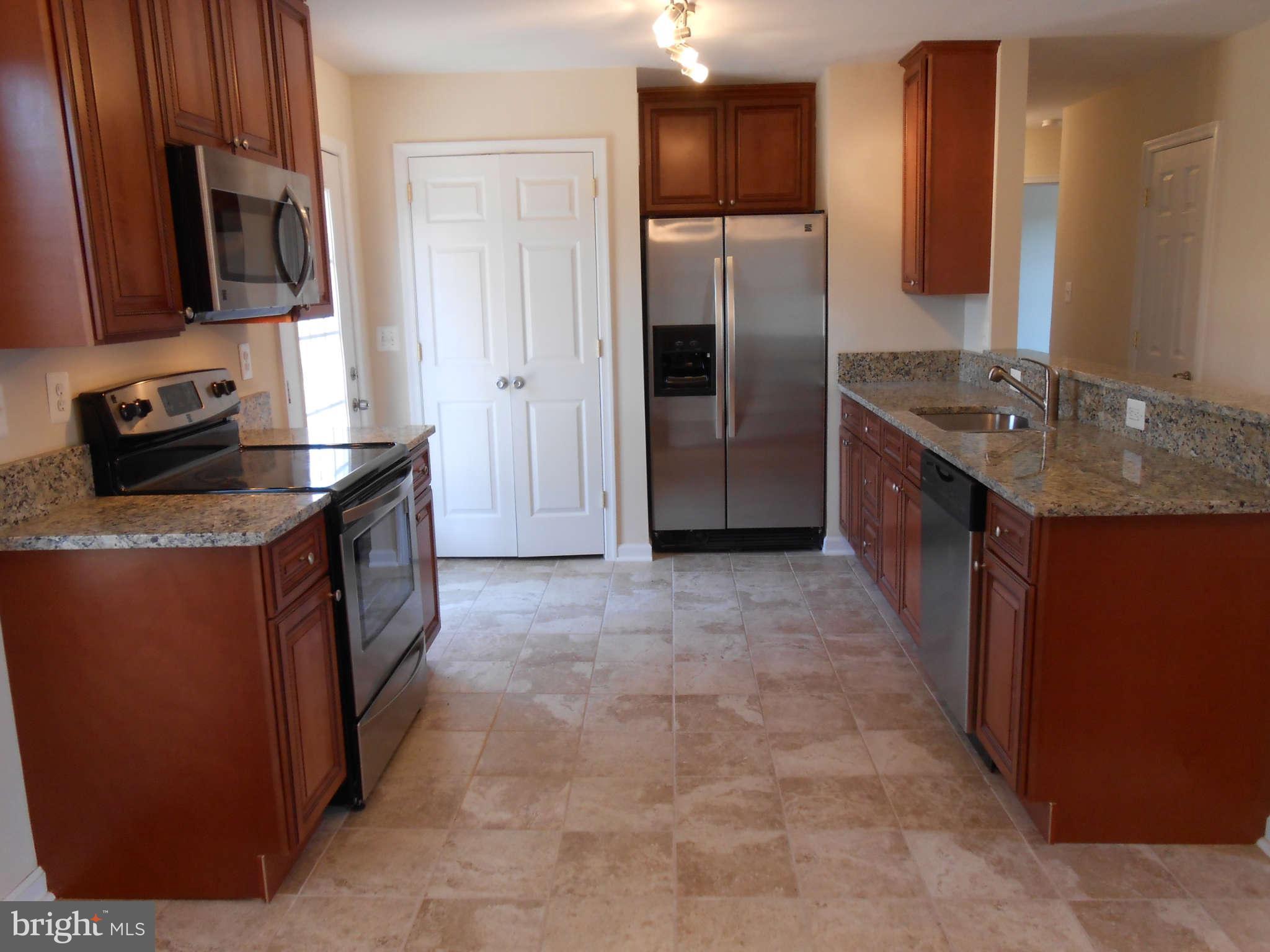 209 West Beech Road Sterling, VA 20164 - Photo 5 of 17 Kitchen