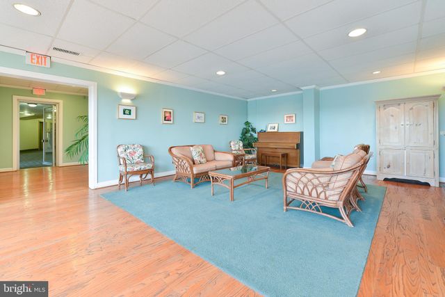 $415,000 | 501 Slaters Lane, Unit 415, Alexandria, VA 22314