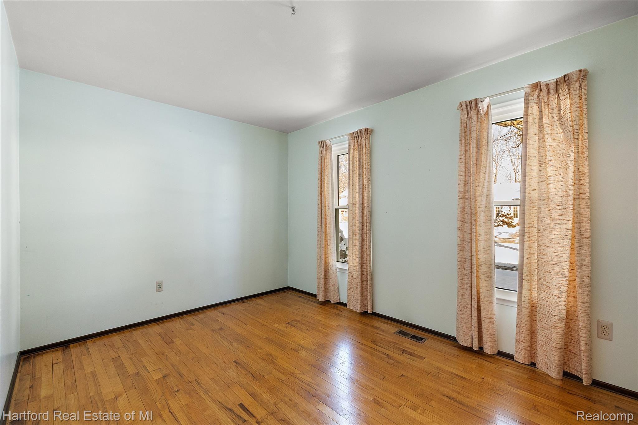 14381 Riverside Drive Livonia, MI 48154 - Photo 20 of 30 Hardwood floors