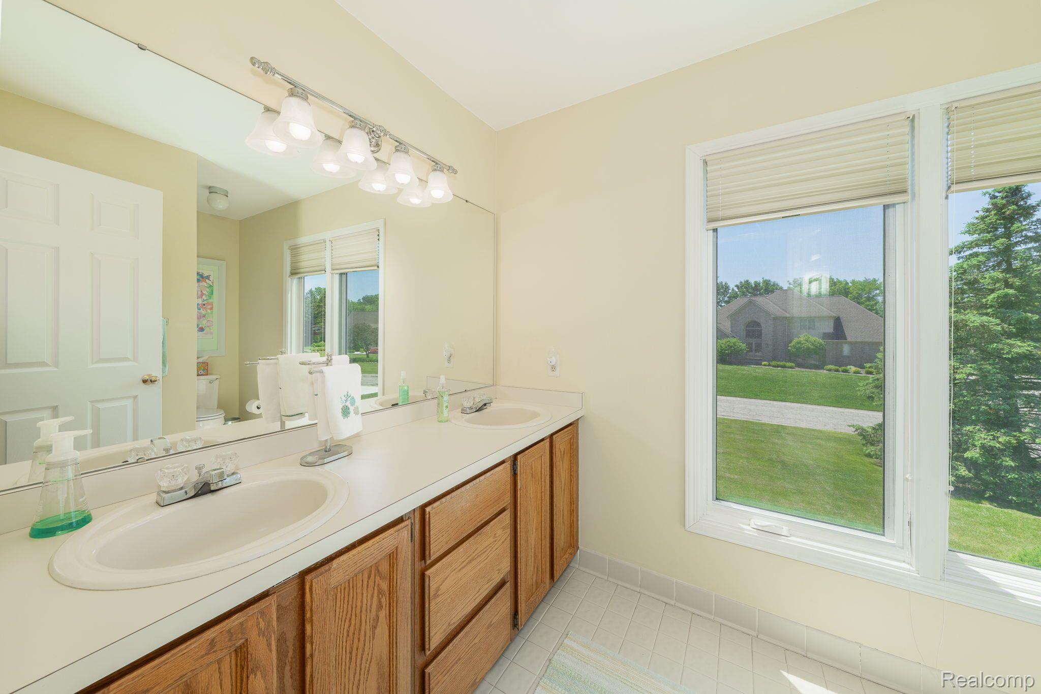 4375 Stonewood Court Rochester, MI 48306 - Photo 37 of 67 Gallery Image 37