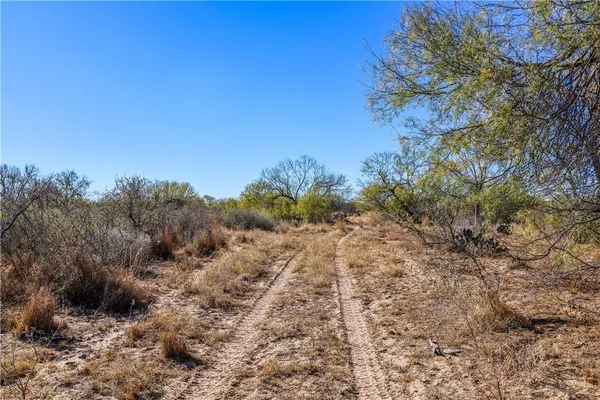 $7,269,000 | 767 Toquiny Lane, Carrizo Springs, TX 78834