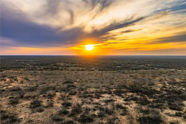 $7,269,000 | 767 Toquiny Lane, Carrizo Springs, TX 78834