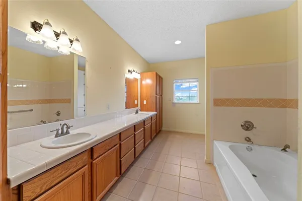 $7,269,000 | 767 Toquiny Lane, Carrizo Springs, TX 78834