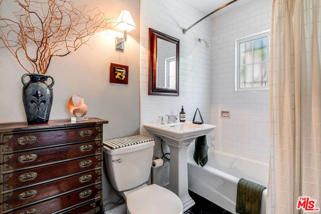 $1,829,000 | 516 North Bronson Avenue, Los Angeles, CA 90004