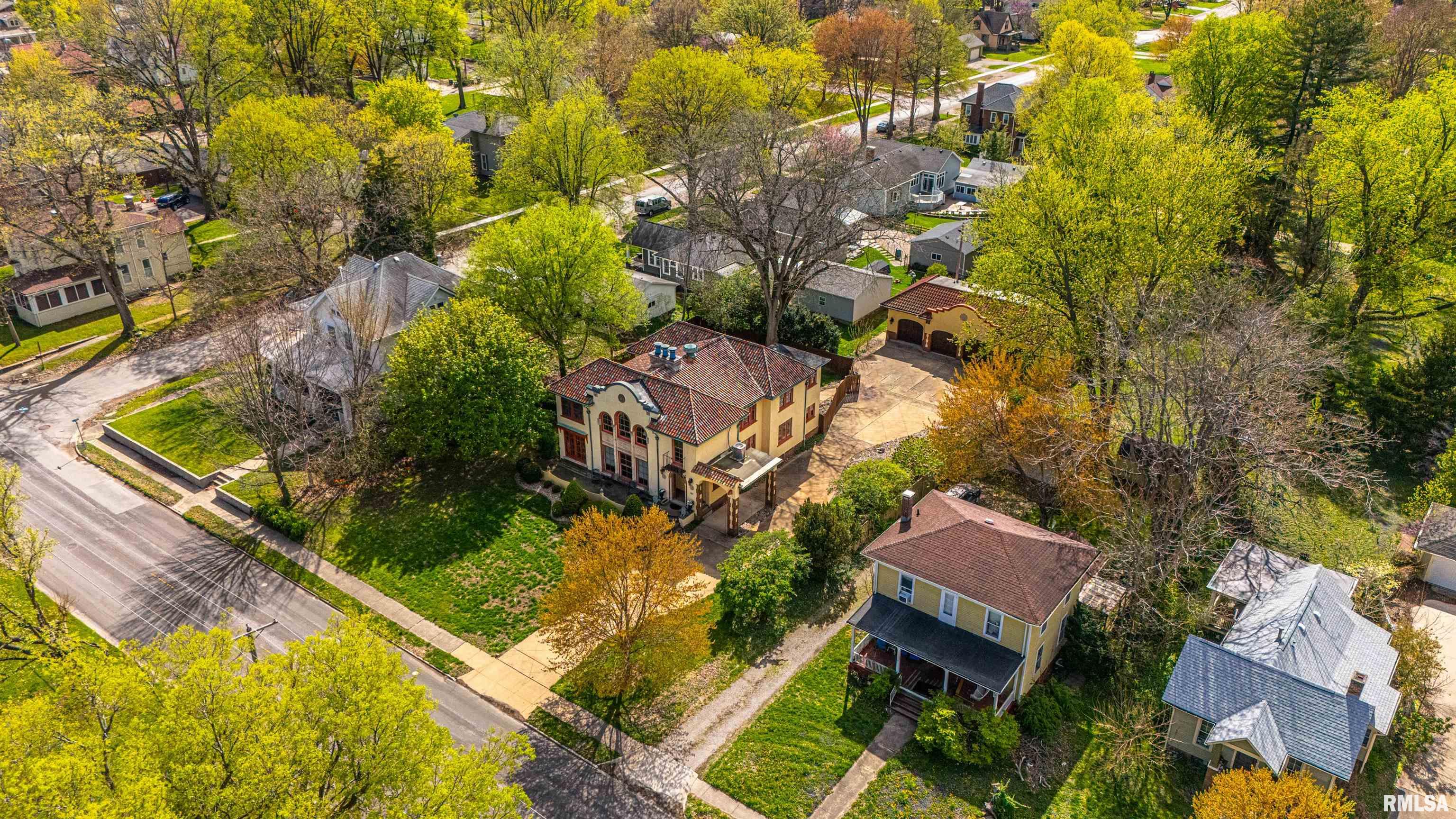 417 North Union Street Lincoln, IL 62656 - Photo 3 of 58