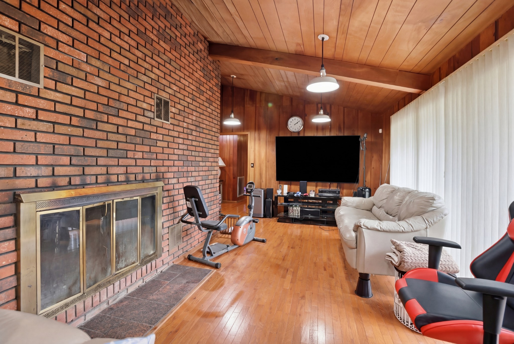 1071 Simms Heights Road Kingston Springs, TN 37082 - Photo 18 of 38 a living room with furniture and a flat screen tv