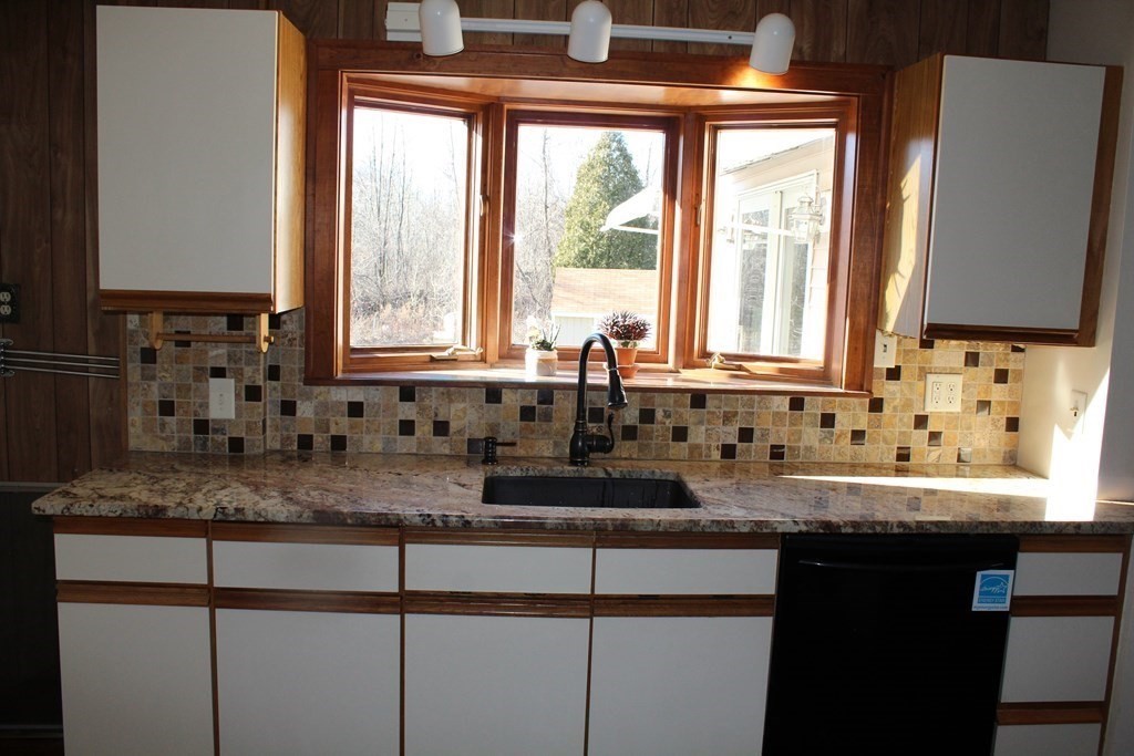38 Leitch Street Springfield, MA 01109 - Photo 5 of 34 Gallery Image 5