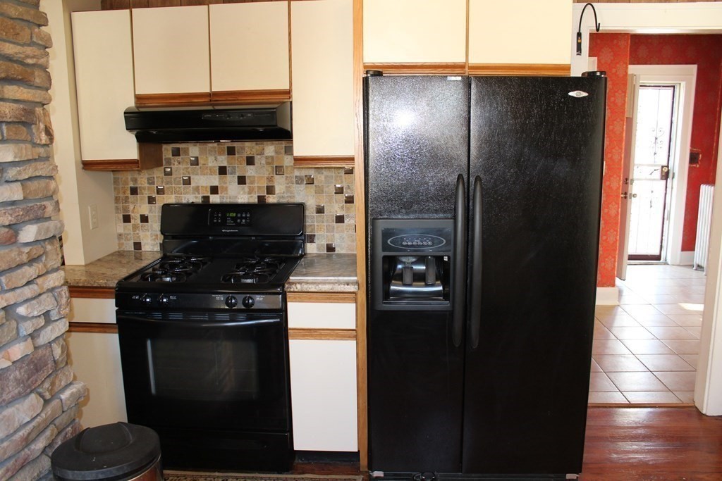 38 Leitch Street Springfield, MA 01109 - Photo 6 of 34 Gallery Image 6