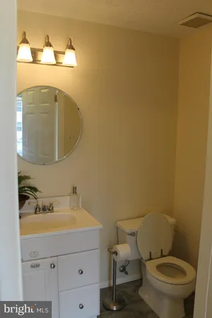 $3,400 | 6821 Montivideo Square Court, Falls Church, VA 22043