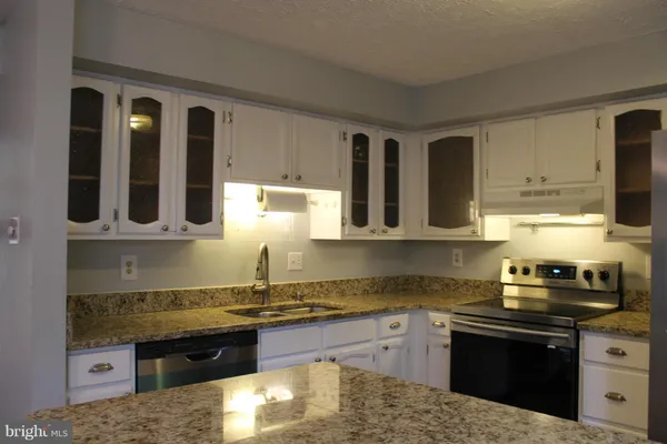 $3,400 | 6821 Montivideo Square Court, Falls Church, VA 22043