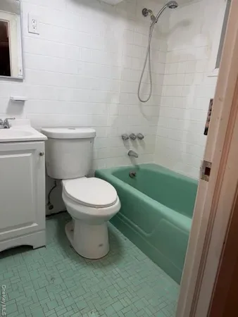 $689,000 | 5 Totten Street, Bethpage, NY 11714