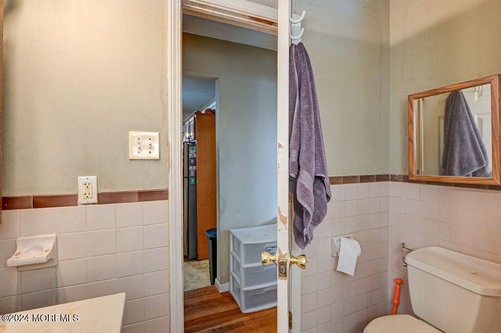 208 Middle Road Hazlet, NJ 07730 - Photo 17 of 31 208_middle_road_019