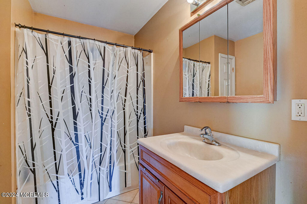 208 Middle Road Hazlet, NJ 07730 - Photo 28 of 31 208_middle_road_032