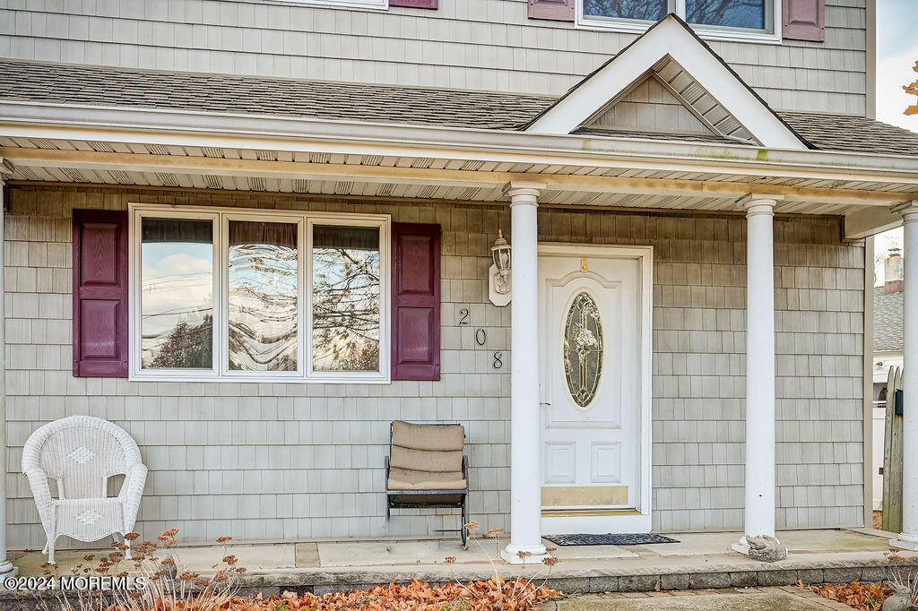 208 Middle Road Hazlet, NJ 07730 - Photo 4 of 31 208_middle_road_004