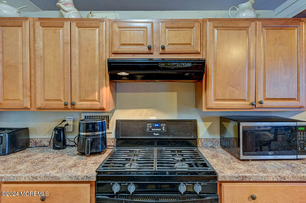 208 Middle Road Hazlet, NJ 07730 - Photo 9 of 31 208_middle_road_010