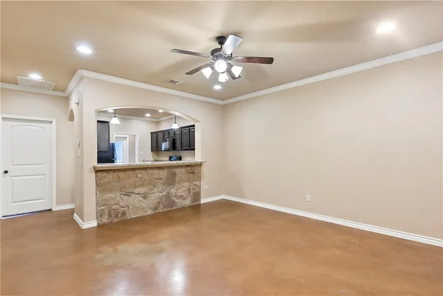 en empty room with window and ceiling fan