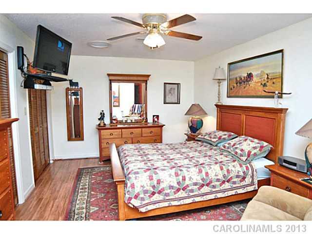 9828 Withers Road Charlotte, NC 28278 - Photo 6 of 16 Gallery Image 6