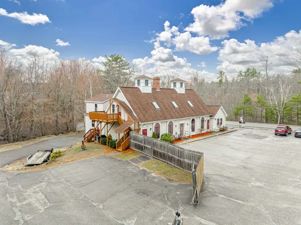 $1,200,000 | 343 Main Street, Sandown, NH 03873