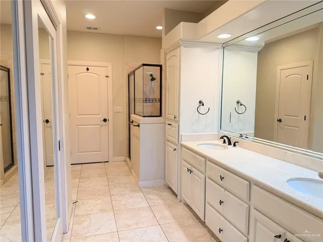 $2,300 | 516 East Uphall Avenue, McAllen, TX 78503