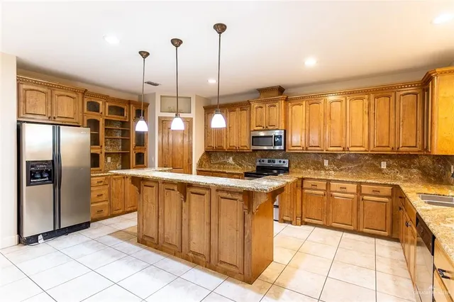 $2,300 | 516 East Uphall Avenue, McAllen, TX 78503