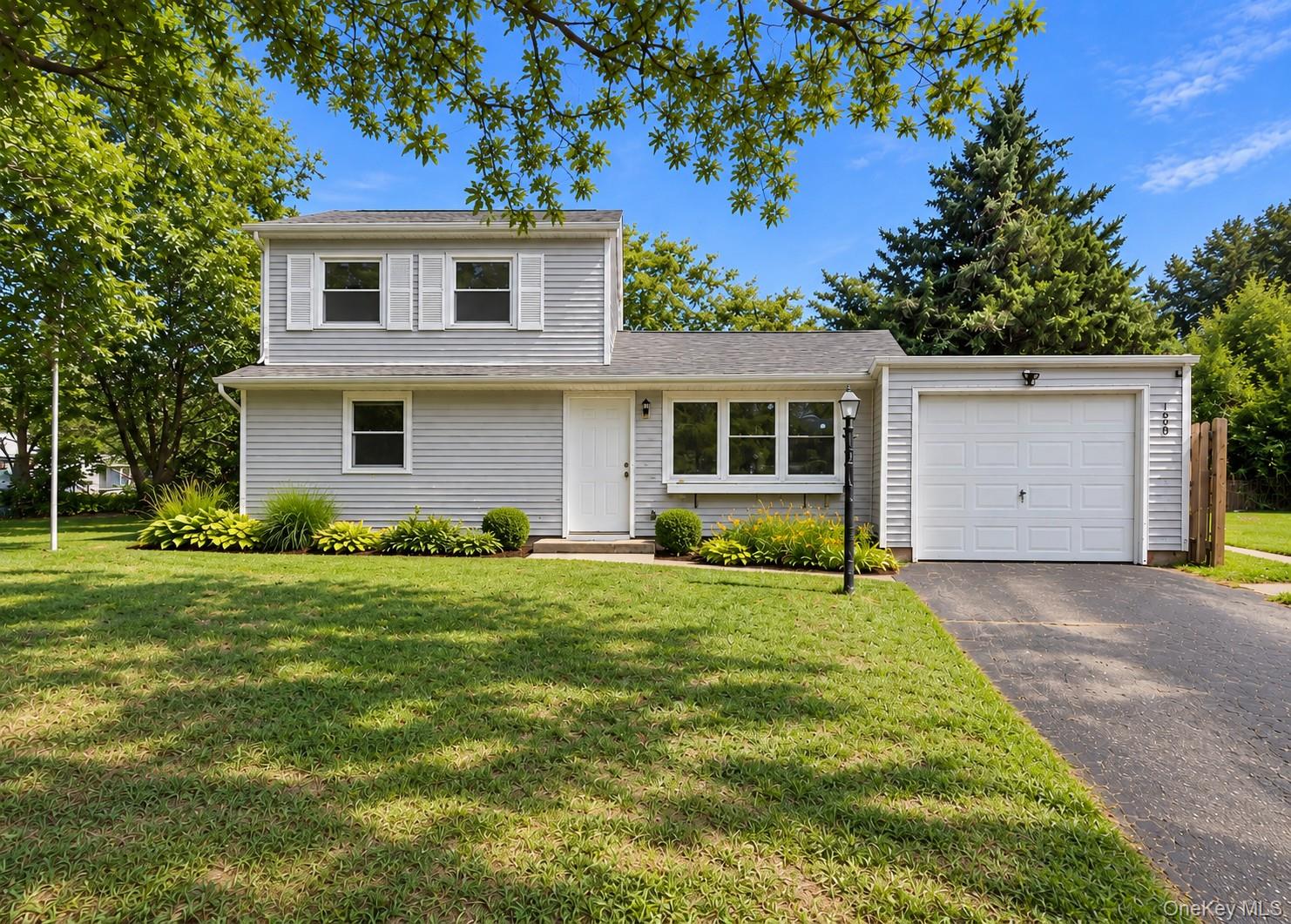1065 Udall Road Bay Shore, NY 11706 - Photo 1 of 20 Gallery Image 1