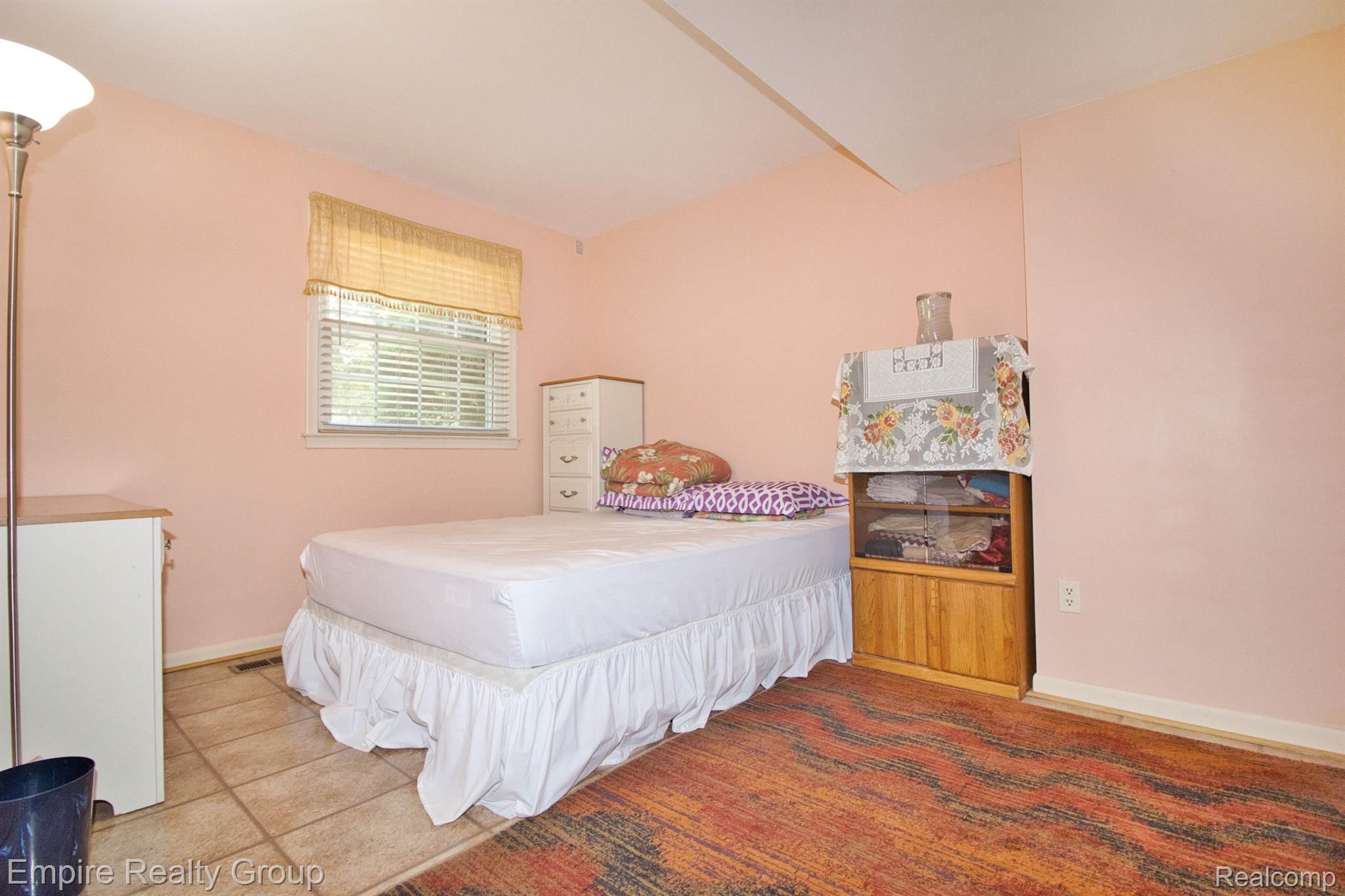 28871 Farmington Road Farmington, MI 48334 - Photo 22 of 43