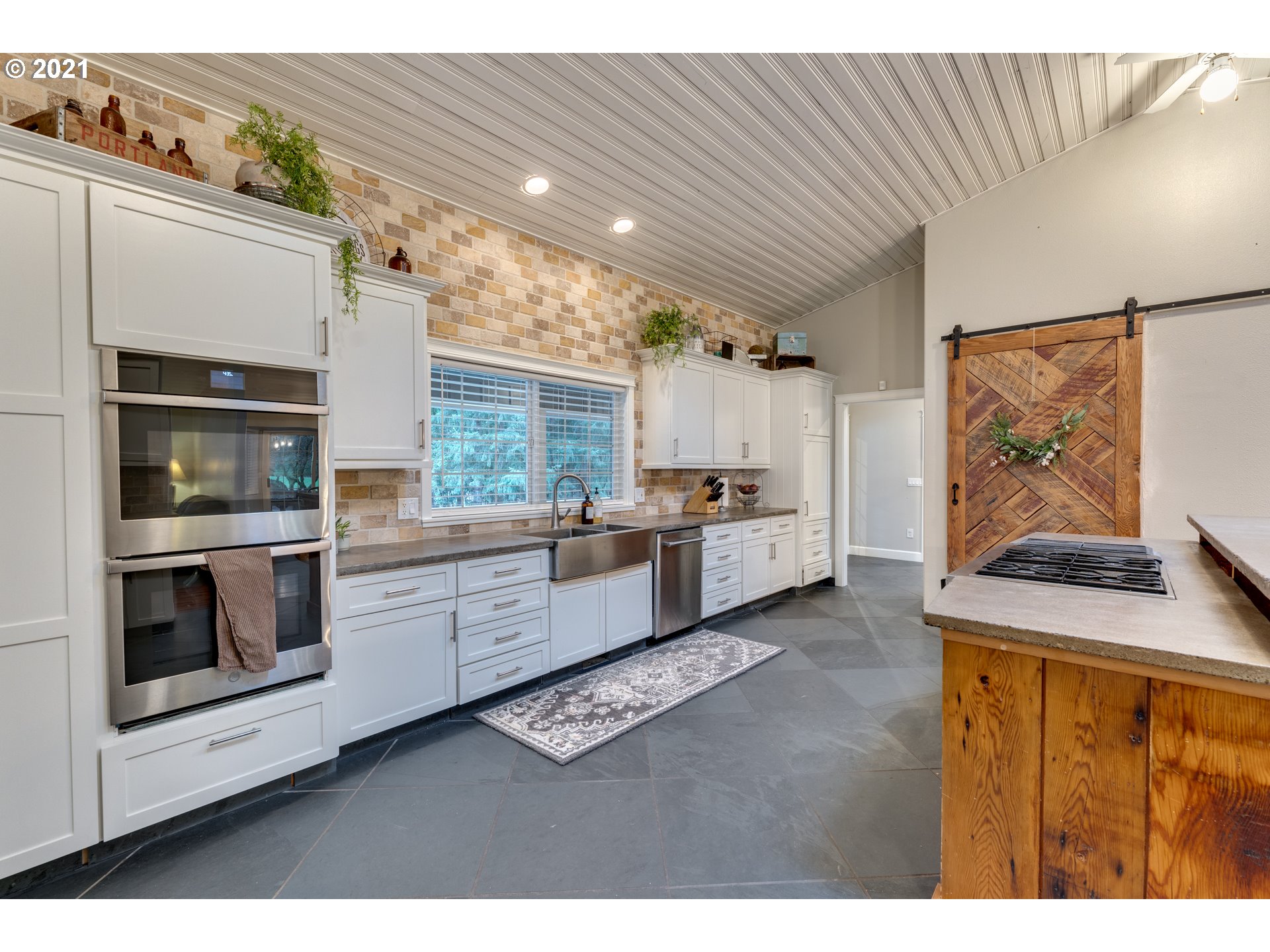 29007 Northeast 39th Street Camas, WA 98607 - Photo 6 of 32 Gallery Image 6