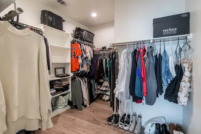 $400,000 | 4919 Avenue J, Houston, TX 77011