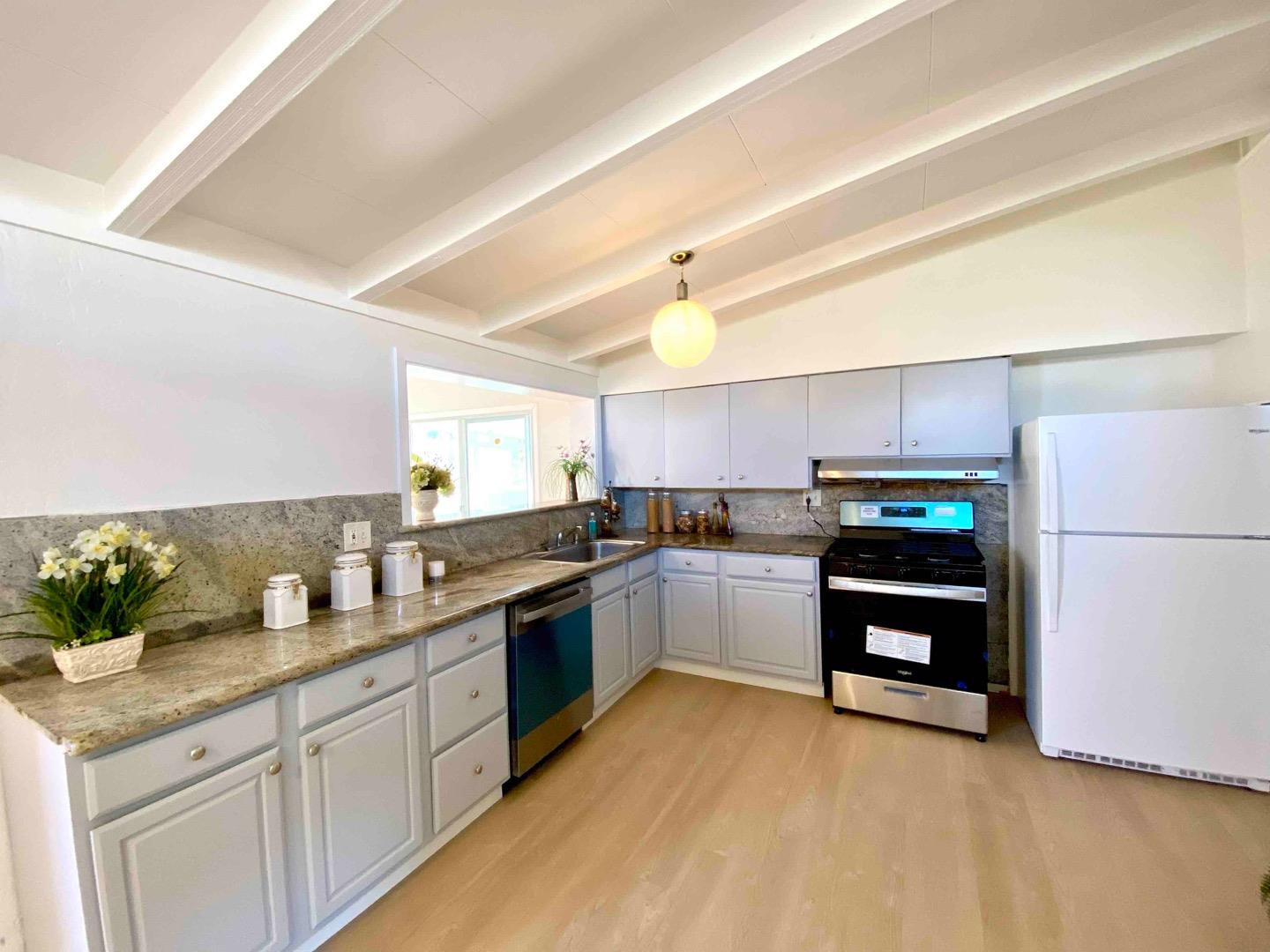 27765 Decatur Way Hayward, CA 94545 - Photo 6 of 21 Gallery Image 6