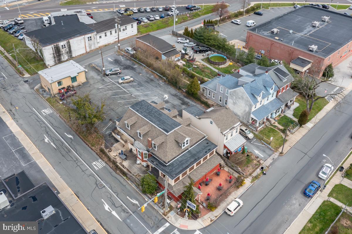 2201 Perkiomen Avenue Reading, PA 19606 - Photo 13 of 52