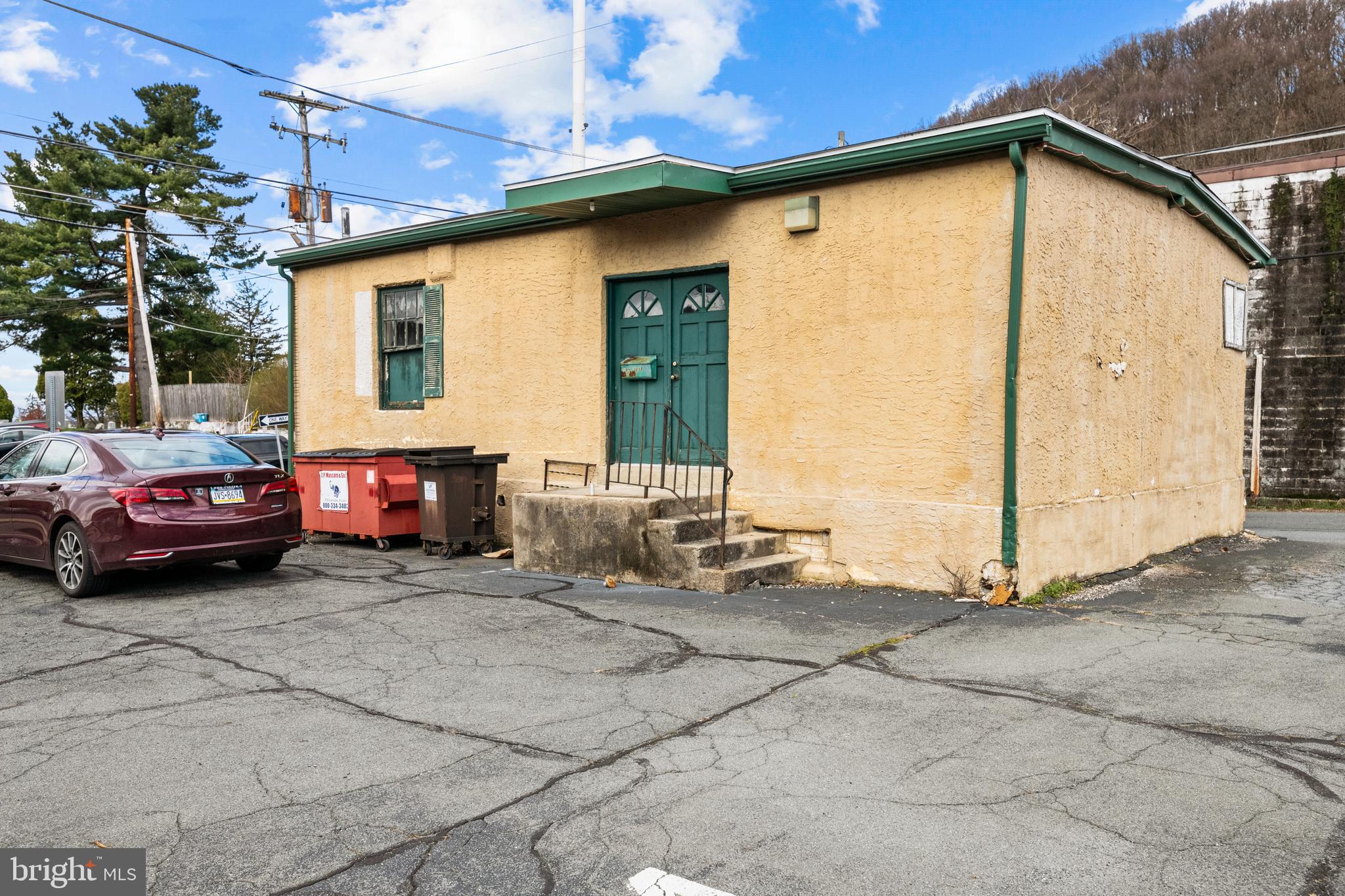 2201 Perkiomen Avenue Reading, PA 19606 - Photo 17 of 52