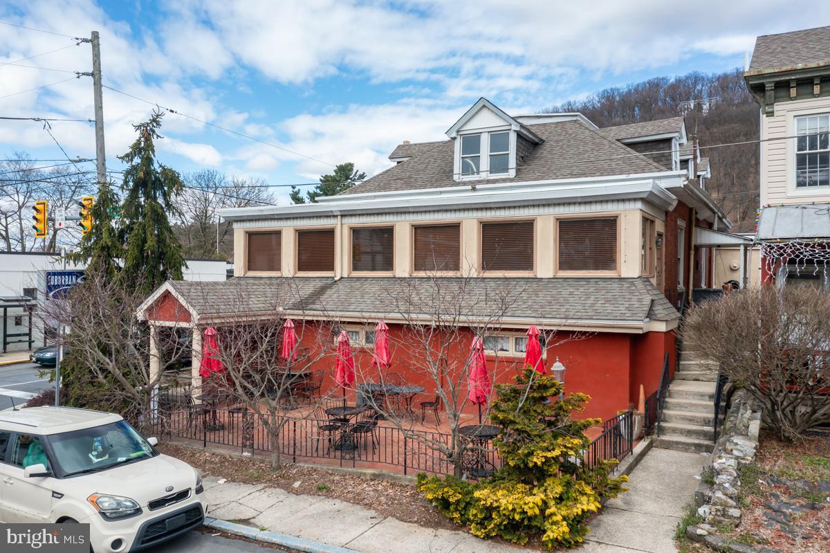 2201 Perkiomen Avenue Reading, PA 19606 - Photo 4 of 52