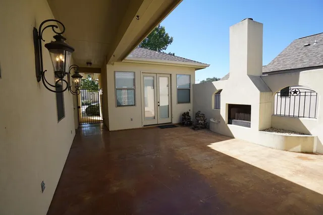 a view of a livingroom with furniture and a ceiling fan