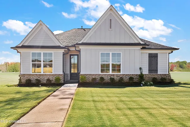 $326,900 | 550 Bolivar Drive, Nesbit, MS 38651