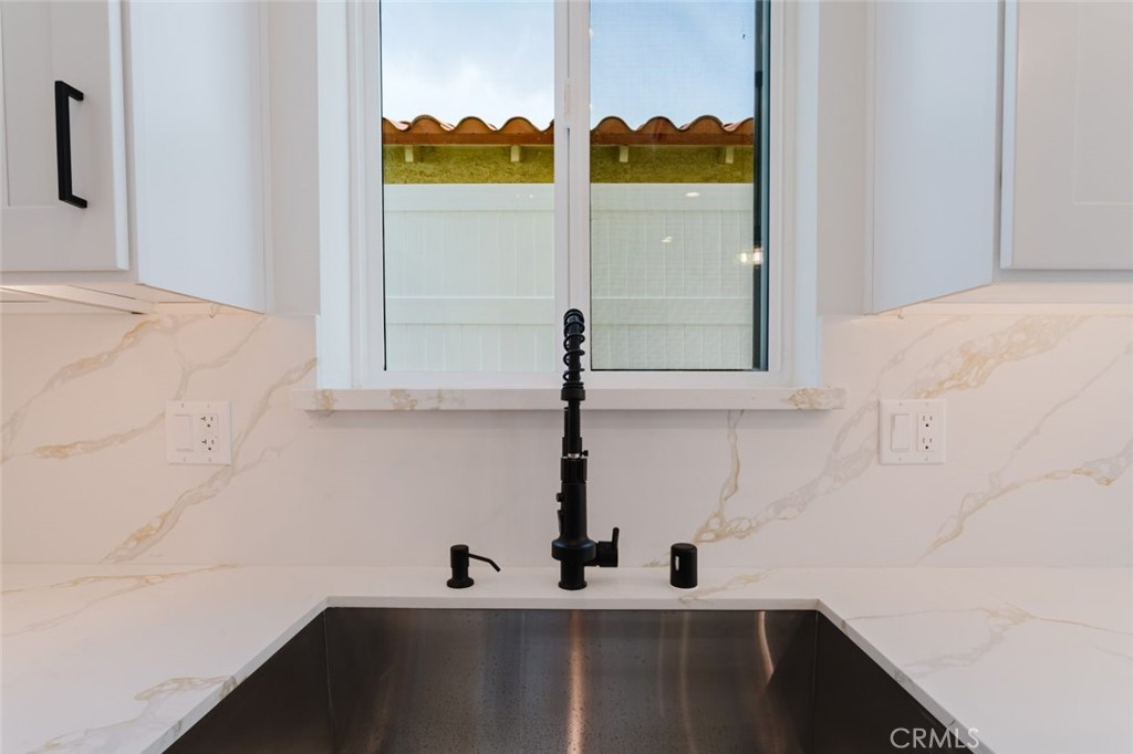 6329 Ranchito Avenue Van Nuys, CA 91401 - Photo 13 of 31