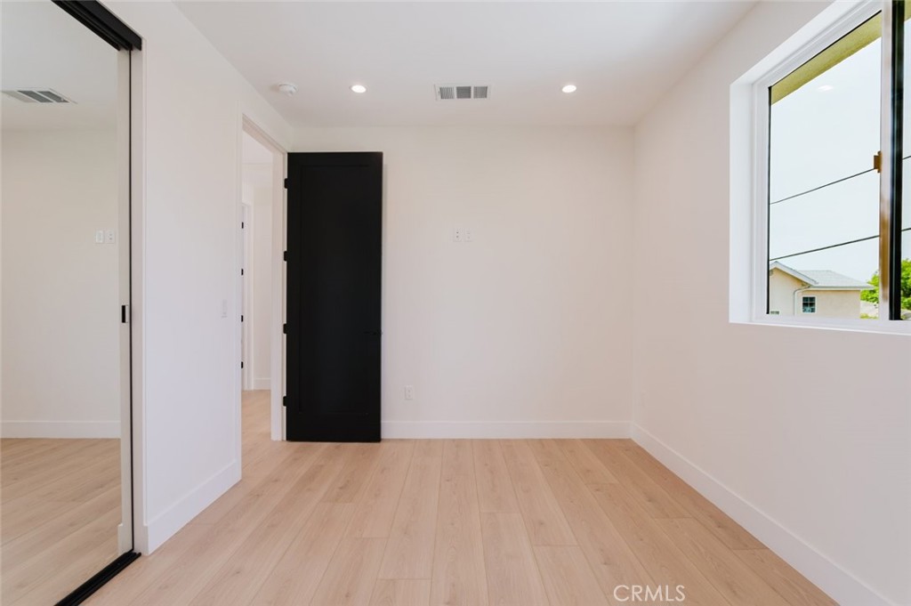 6329 Ranchito Avenue Van Nuys, CA 91401 - Photo 21 of 31