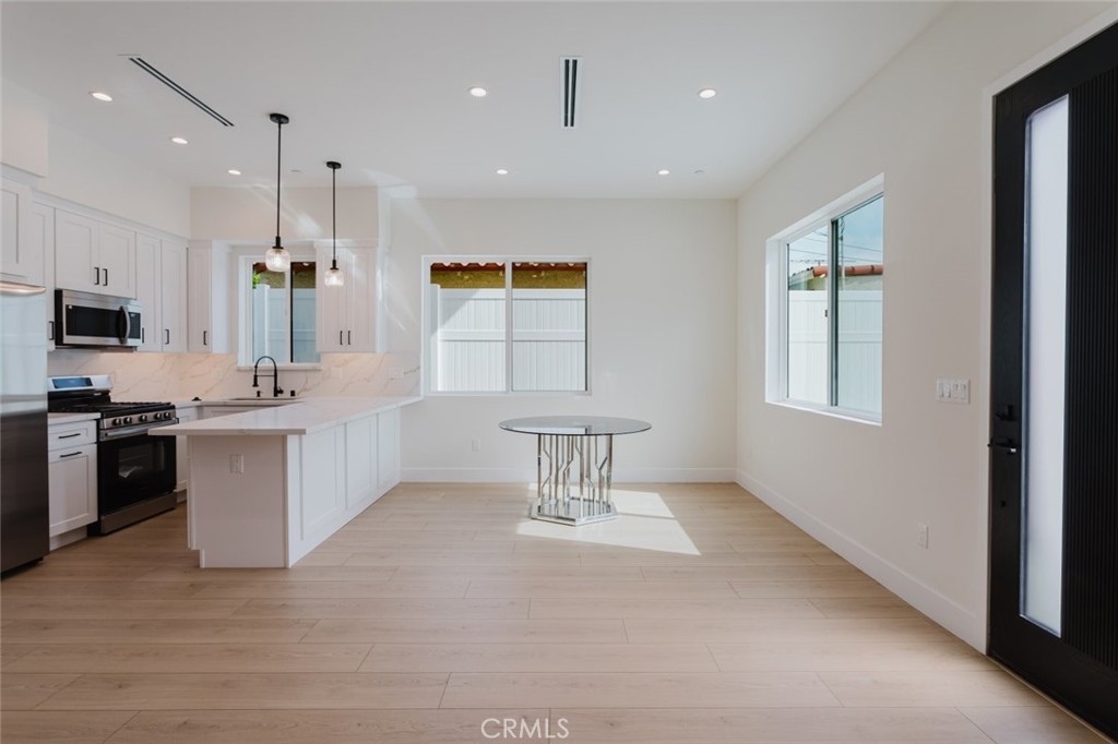 6329 Ranchito Avenue Van Nuys, CA 91401 - Photo 6 of 31