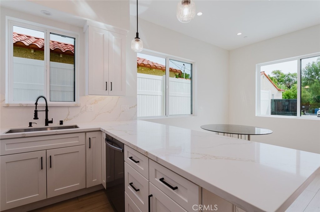 6329 Ranchito Avenue Van Nuys, CA 91401 - Photo 9 of 31