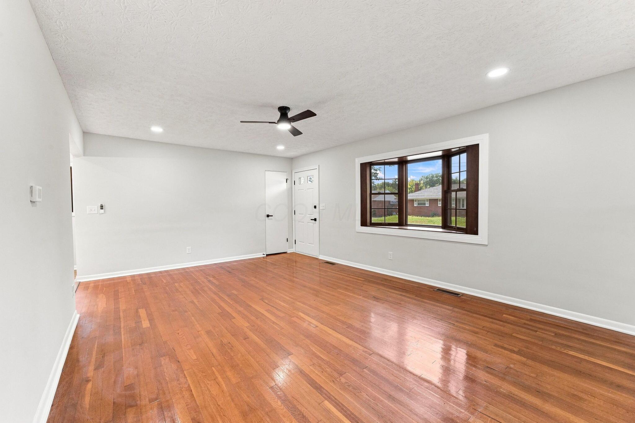 1554 Argus Road Columbus, OH 43227 - Photo 8 of 47 5-web-or-mls-1554-argus-rd