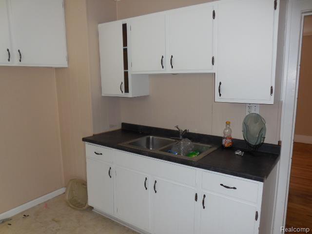 8312 Harding Street Center Line, MI 48015 - Photo 4 of 14 HARDING-kitchen2.jpg