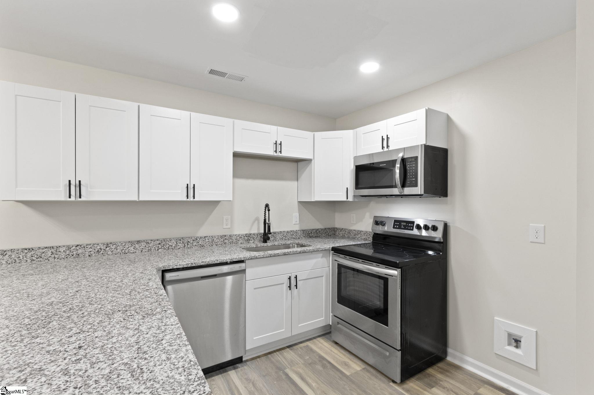 16 Foxhall Road Greenville, SC 29605 - Photo 11 of 25