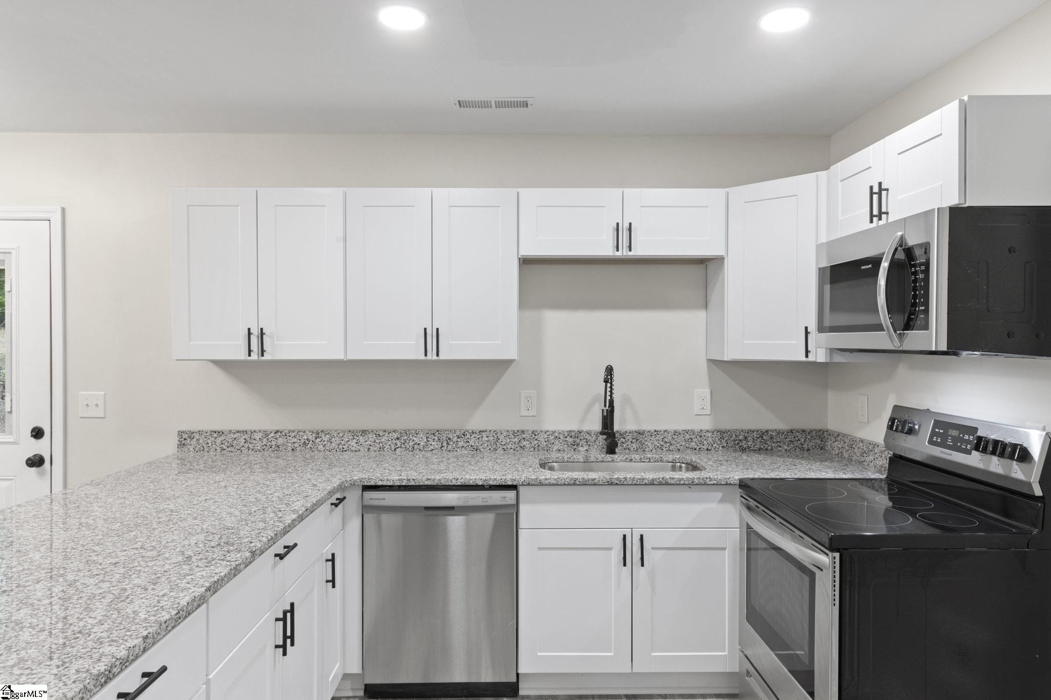 16 Foxhall Road Greenville, SC 29605 - Photo 12 of 25