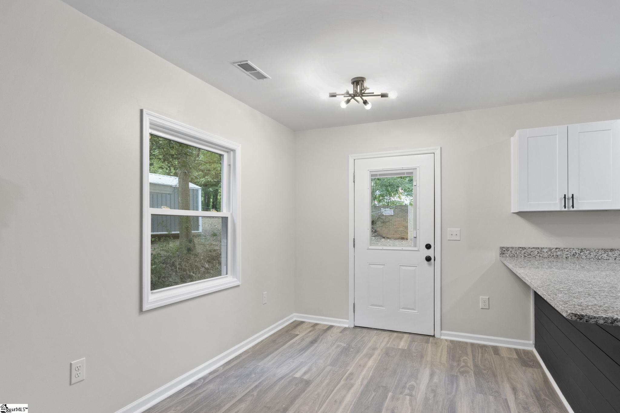 16 Foxhall Road Greenville, SC 29605 - Photo 15 of 25