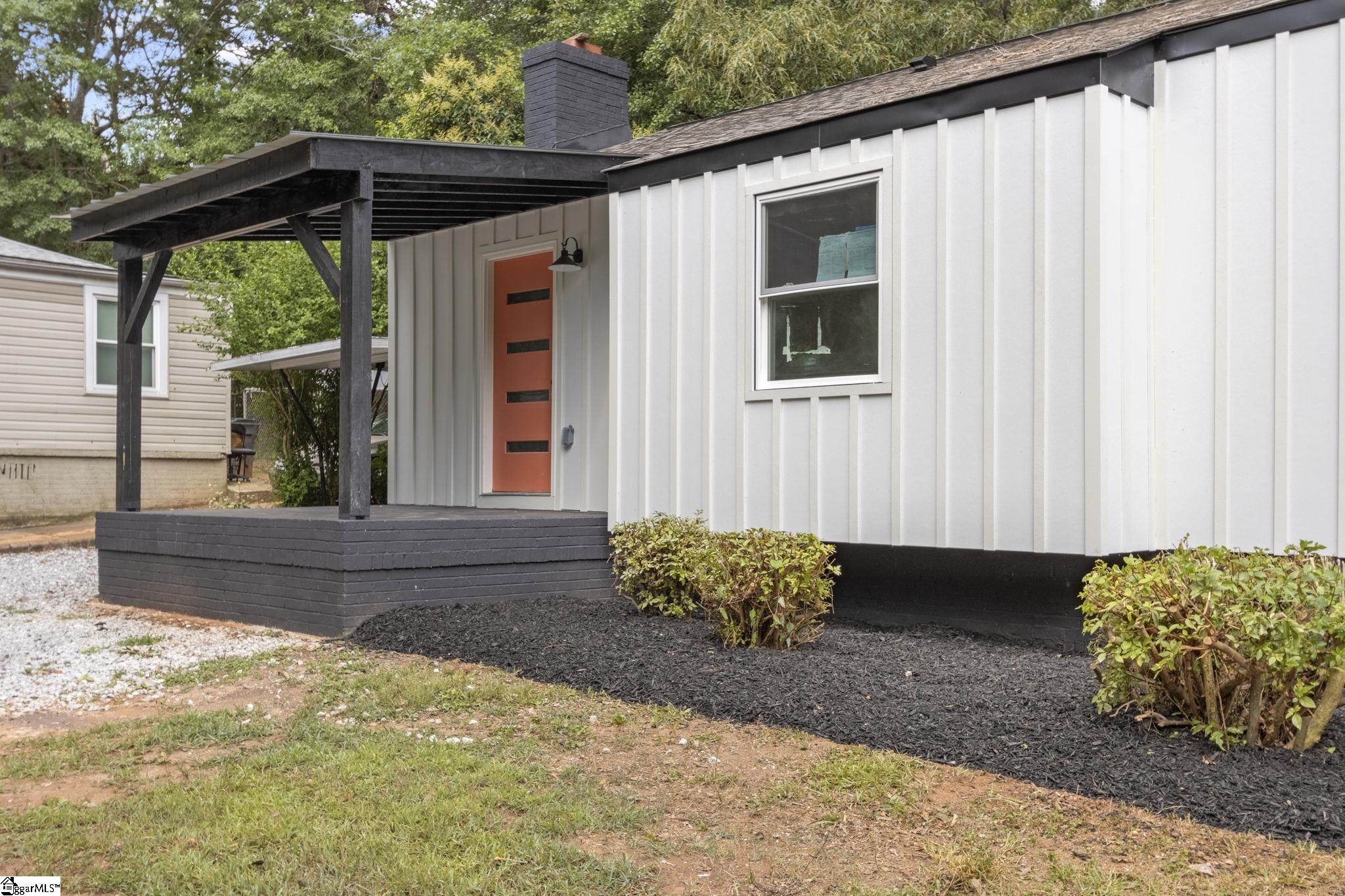 16 Foxhall Road Greenville, SC 29605 - Photo 2 of 25