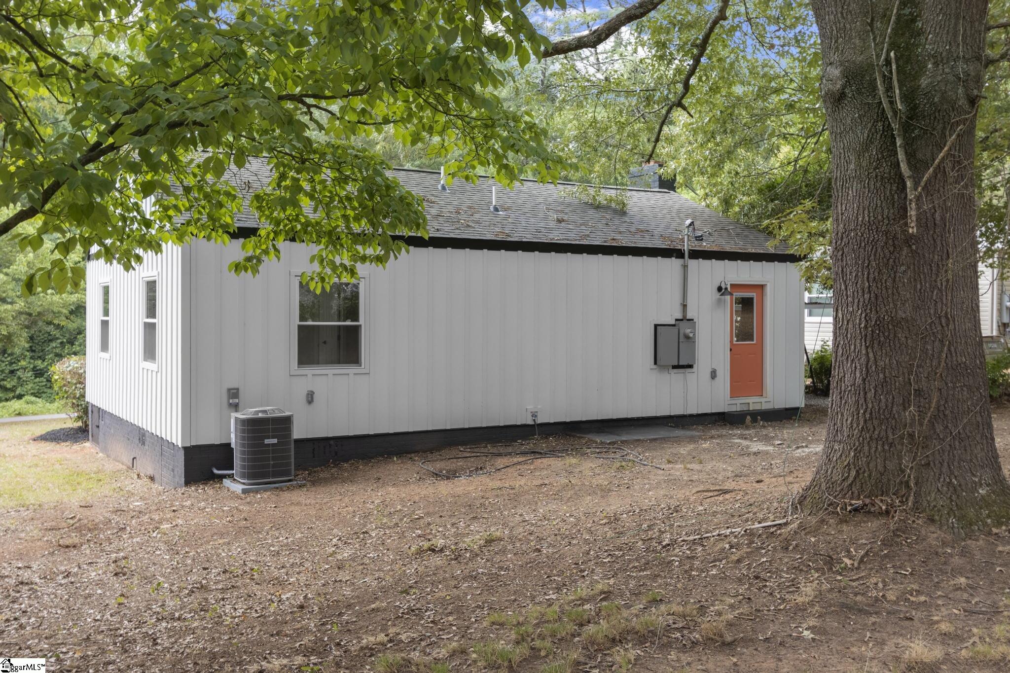 16 Foxhall Road Greenville, SC 29605 - Photo 4 of 25