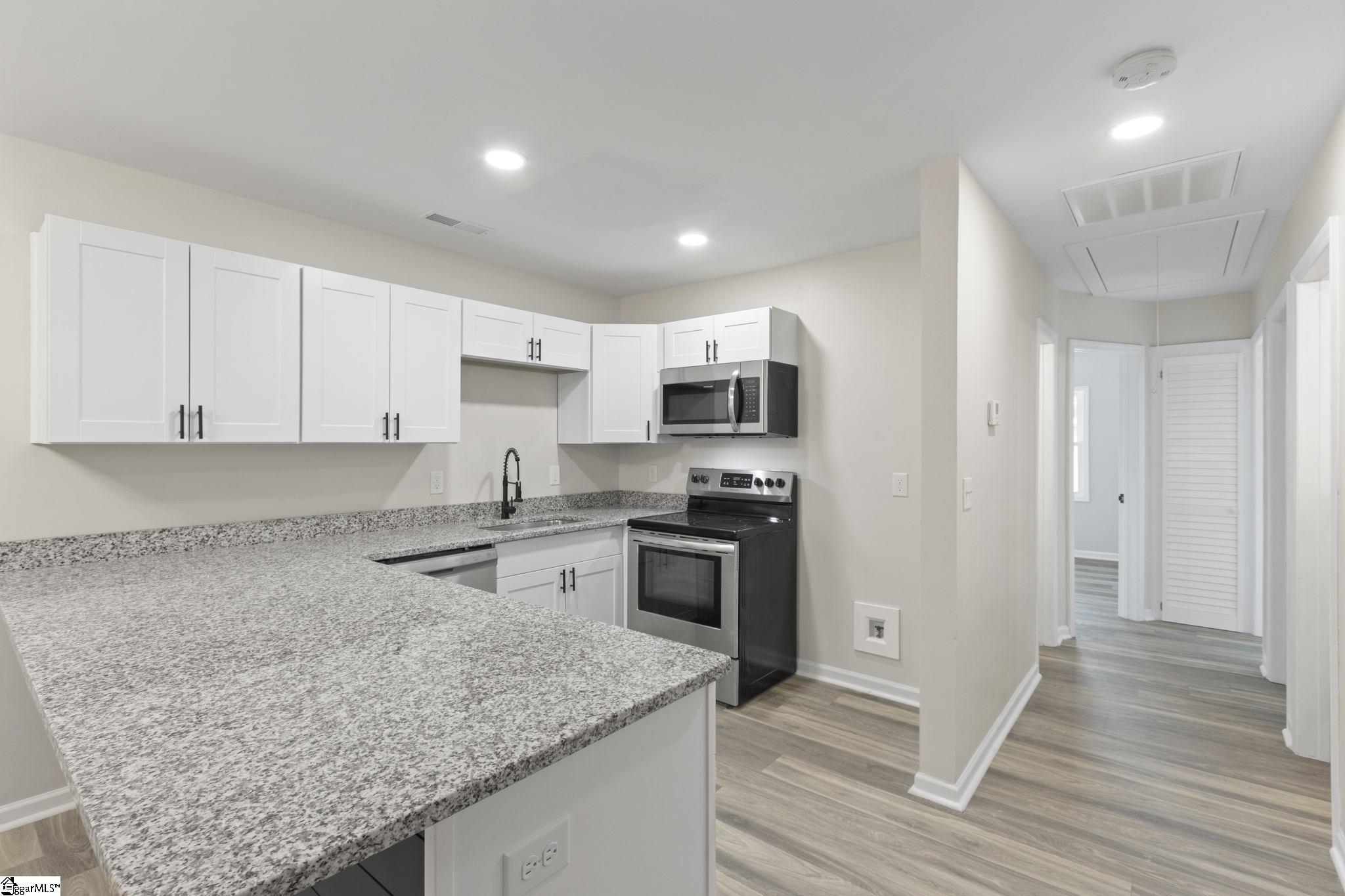 16 Foxhall Road Greenville, SC 29605 - Photo 10 of 25